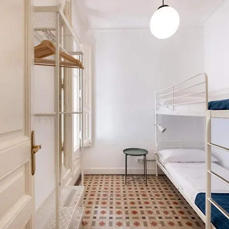 B32-sunny And Modernist For Groups In Center Appartamento Barcellona