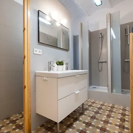 B32-sunny And Modernist For Groups In Center Barcelone
