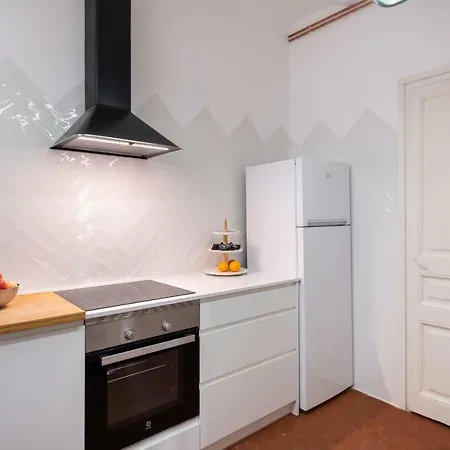 B32-sunny And Modernist For Groups In Center Appartement *